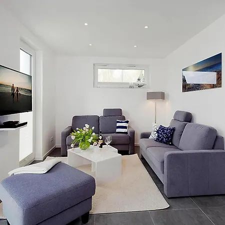 Am Yachthafen In * Peenemunde